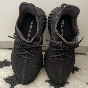 Yeezy Boost 350 V2 Sneakers Black size 6.5